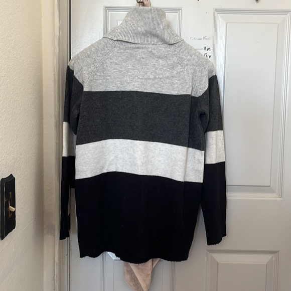 Lucky brand turtleneck - Picture 2 of 3
